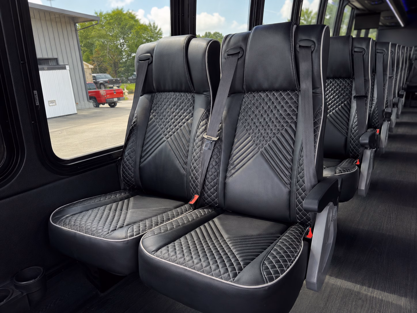 give out of town guests a smooth ride from miami or aventura hotels